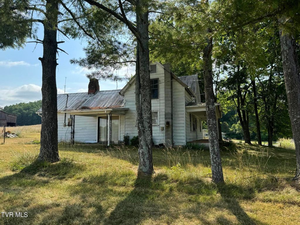 Photo of 1470 Old Knoxville Highway, Greeneville, TN 37743 (MLS # 9968722)