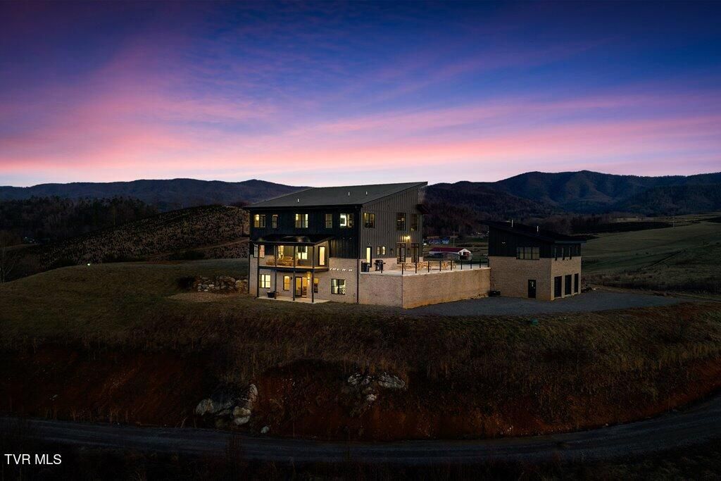 Photo of 817 Neva View Lane, Mountain City, TN 37683 (MLS # 9991034)