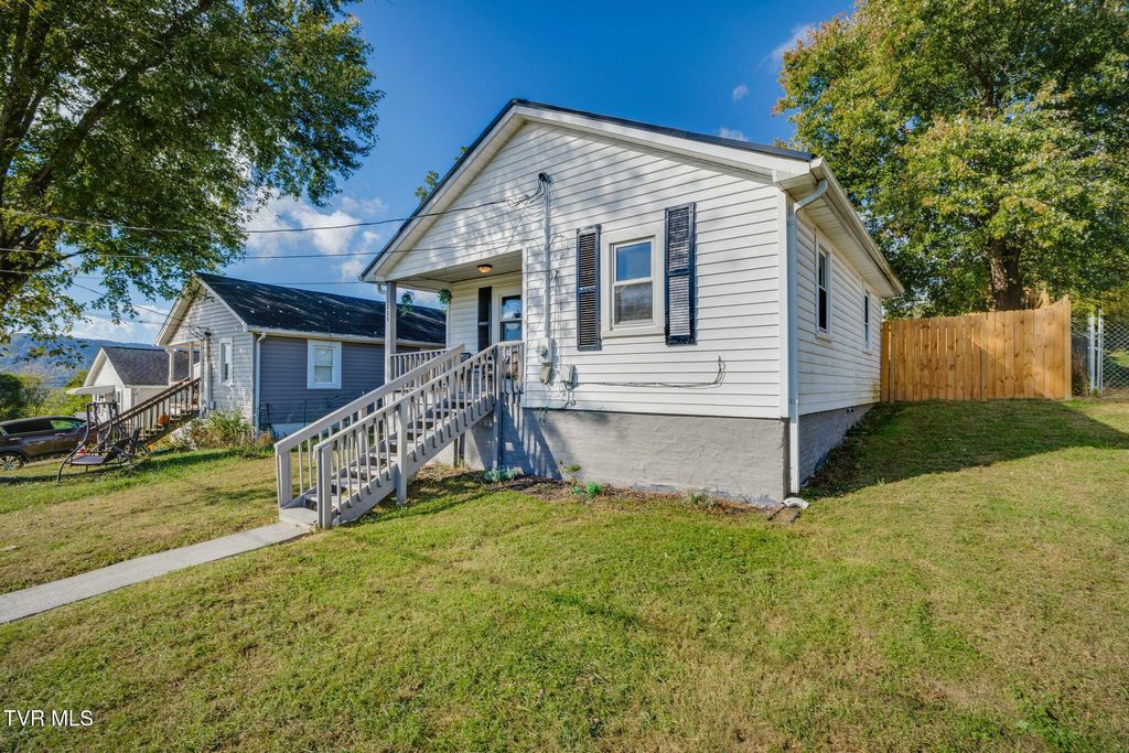 Photo of 1208 Riverside Avenue, Kingsport, TN 37660 (MLS # 9987068)