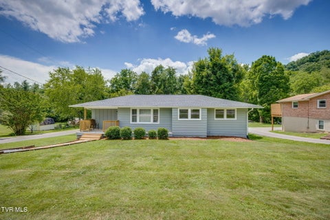 Photo of 401 Blue Bonnet Drive, Bristol, TN 37620 (MLS # 9997383)