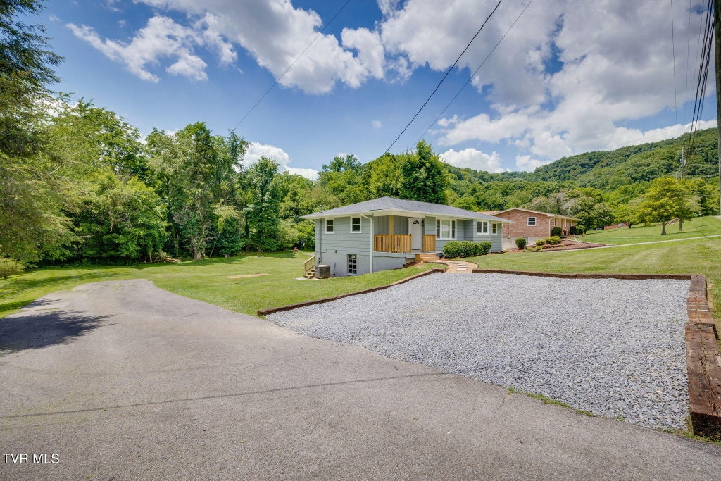 Photo of 401 Blue Bonnet Drive, Bristol, TN 37620 (MLS # 9997383)