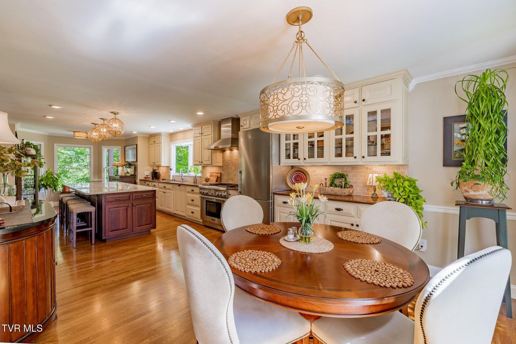 Photo of 233 Patrick Henry Circle, Kingsport, TN 37663 (MLS # 9994986)