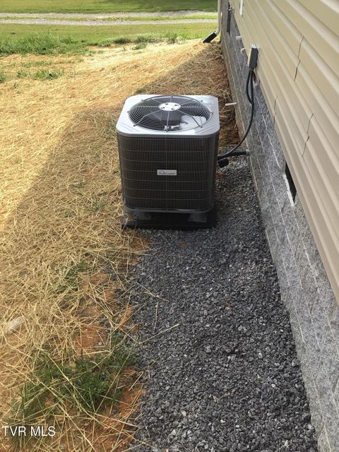 Tiny photo for 2794 Newport Highway, Greeneville, TN 37743 (MLS # 9982910)