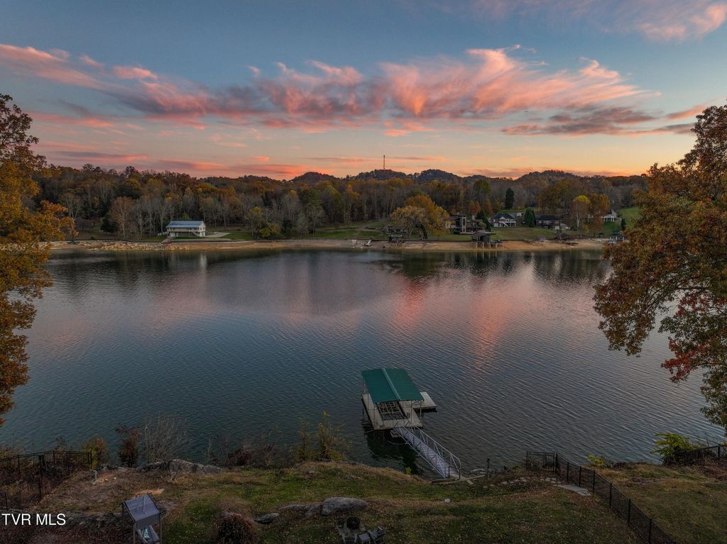 Photo of 222 Charlie Avenue, Piney Flats, TN 37686 (MLS # 9988041)