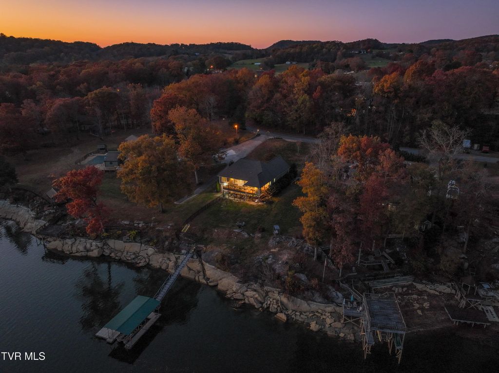 Photo of 222 Charlie Avenue, Piney Flats, TN 37686 (MLS # 9988041)