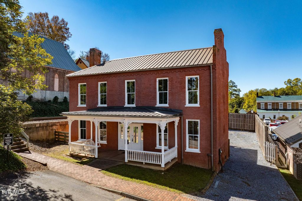 Photo of 120 Cherokee Street, Jonesborough, TN 37659 (MLS # 9987250)