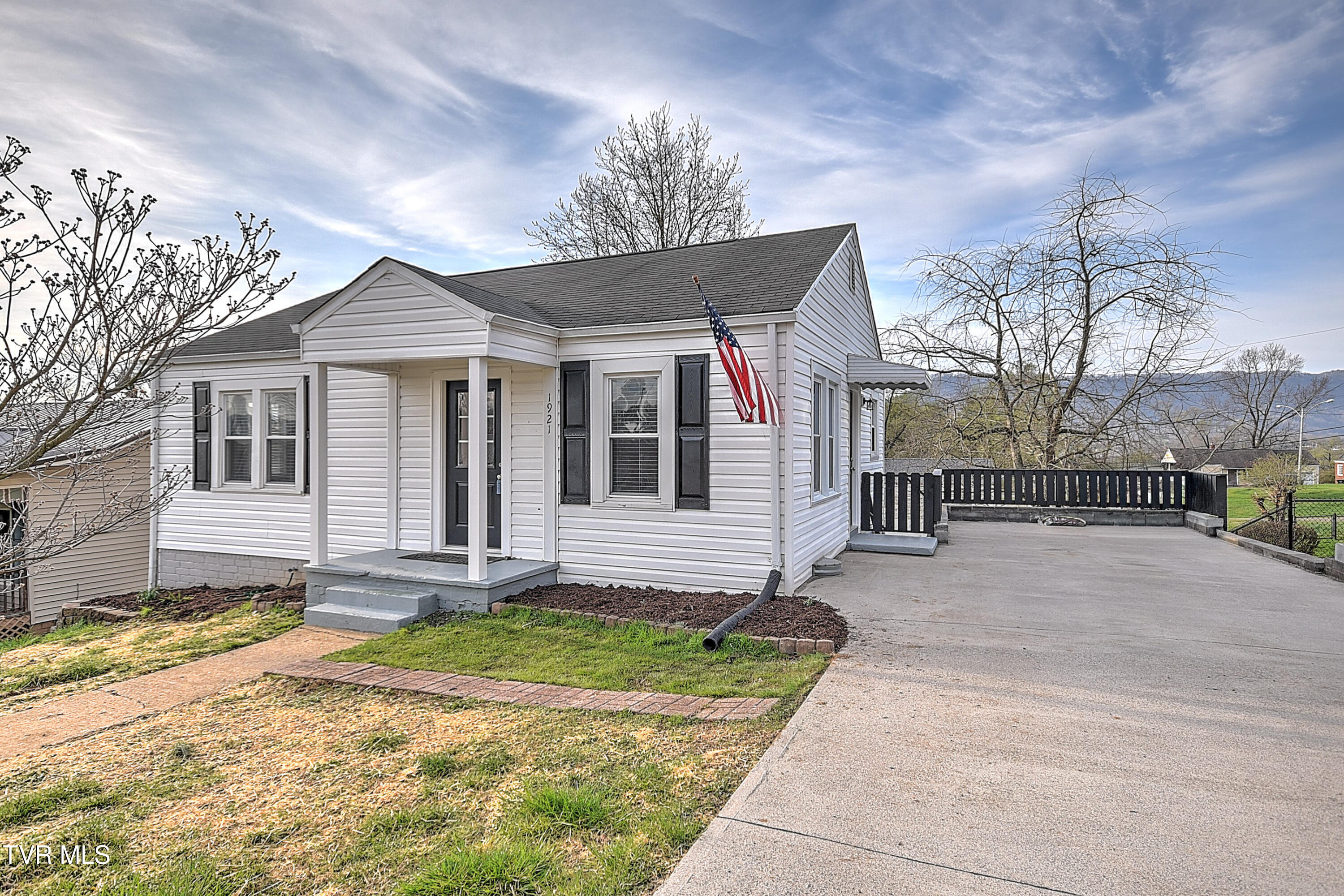 1921 Woodbine Street