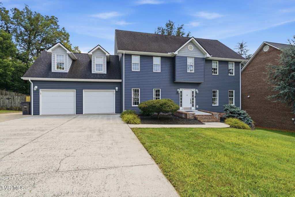 Photo of 3914 Leaf Point, Kingsport, TN 37663 (MLS # 9998781)
