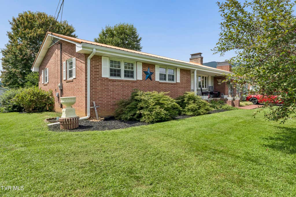 Photo of 119 Green Valley Lane, Elizabethton, TN 37643 (MLS # 9999730)