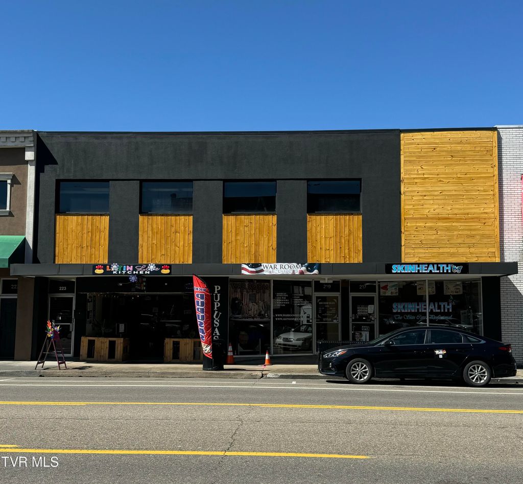 Photo of 223 East Center Street, Kingsport, TN 37660 (MLS # 9953554)