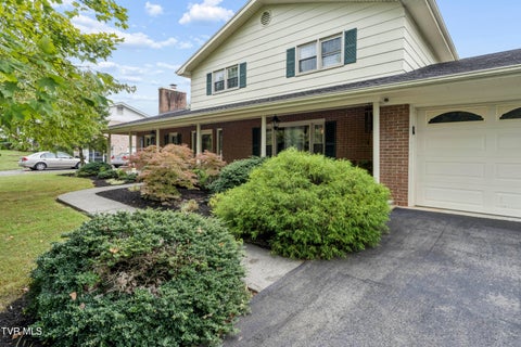 Photo of 146 Collingwood Drive, Bristol, TN 37620 (MLS # 10001137)