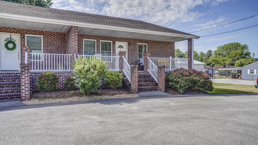 Photo of 1626 Highway 91 #Apt 2, Elizabethton, TN 37643 (MLS # 9995914)