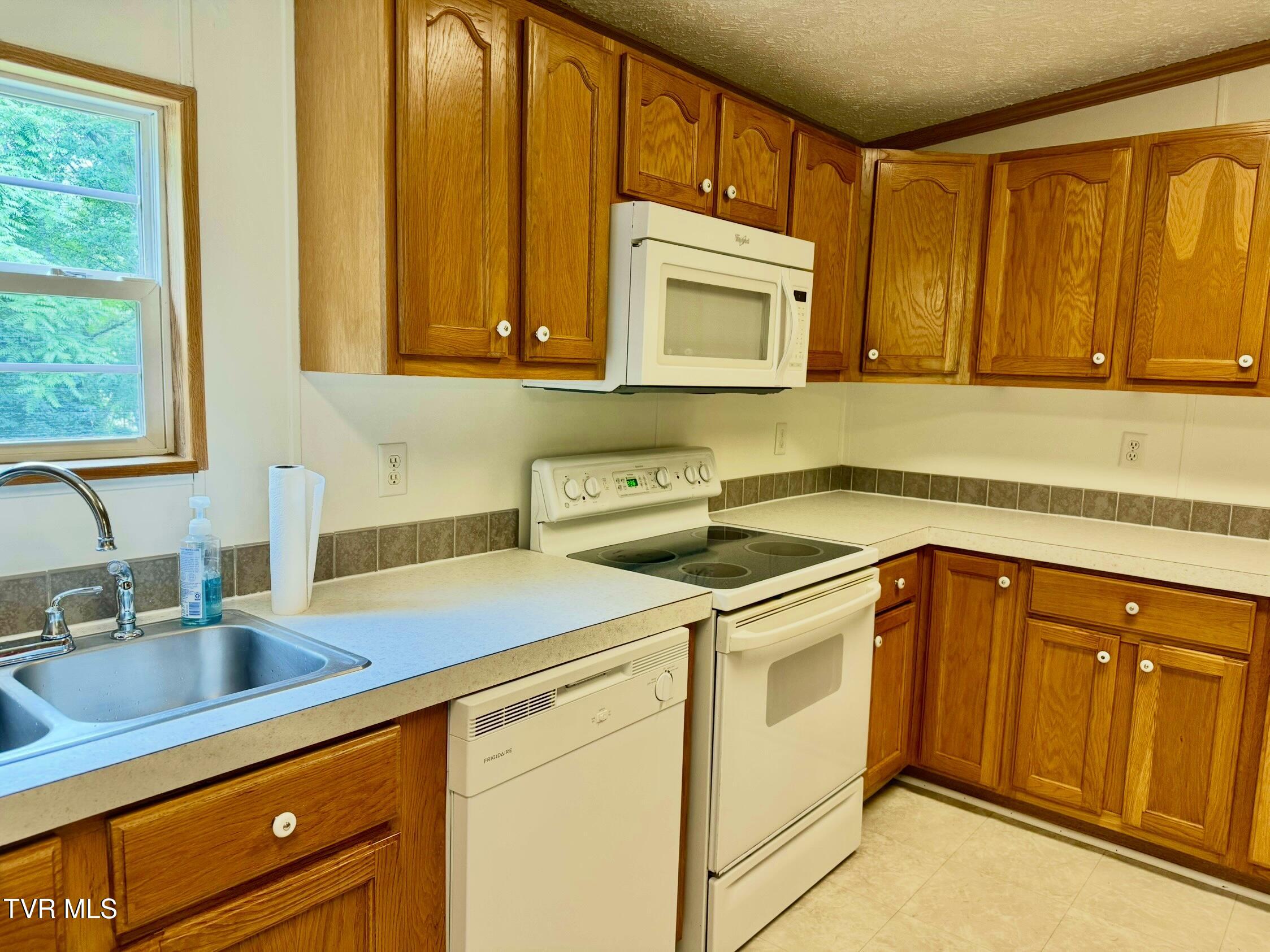1761 Corby Bridge Road, Chuckey, Tennessee image 6