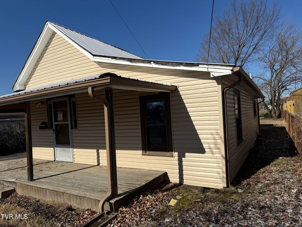 Photo of 906 Poplar Street, Kingsport, TN 37660 (MLS # 9991046)