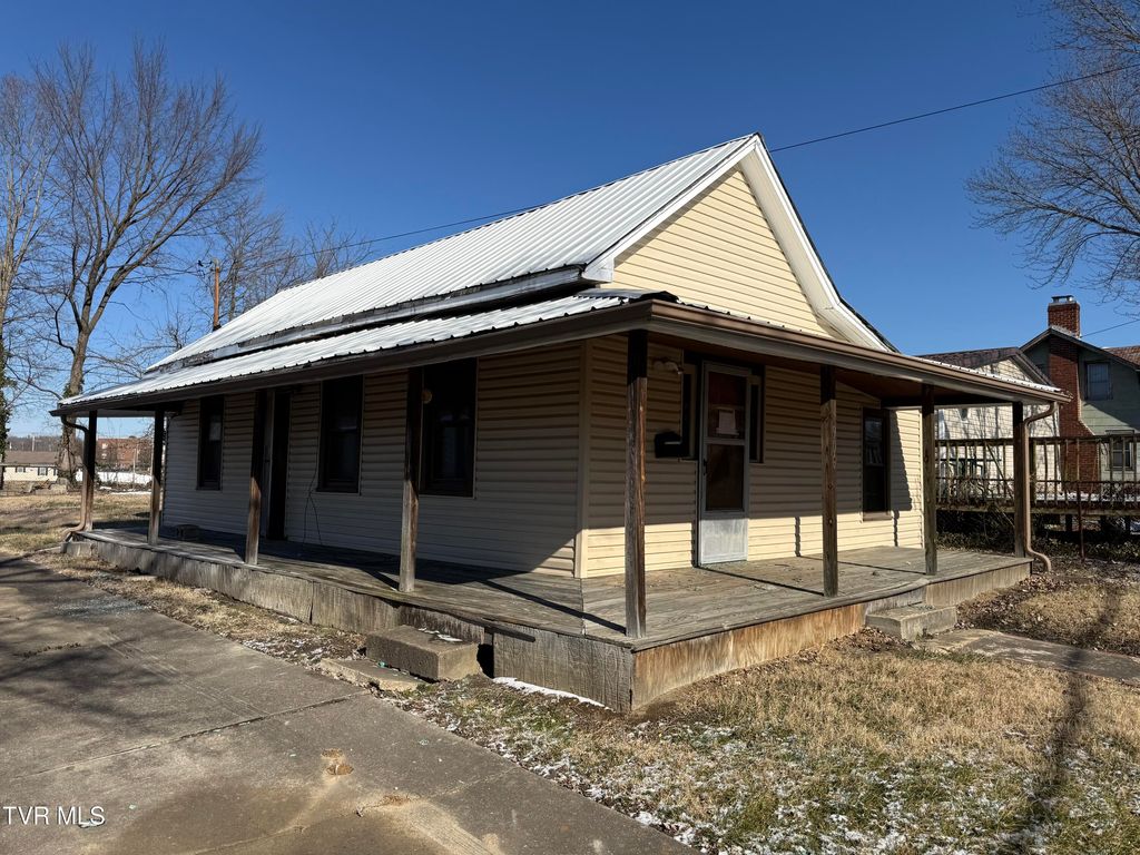 Photo of 906 Poplar Street, Kingsport, TN 37660 (MLS # 9991046)