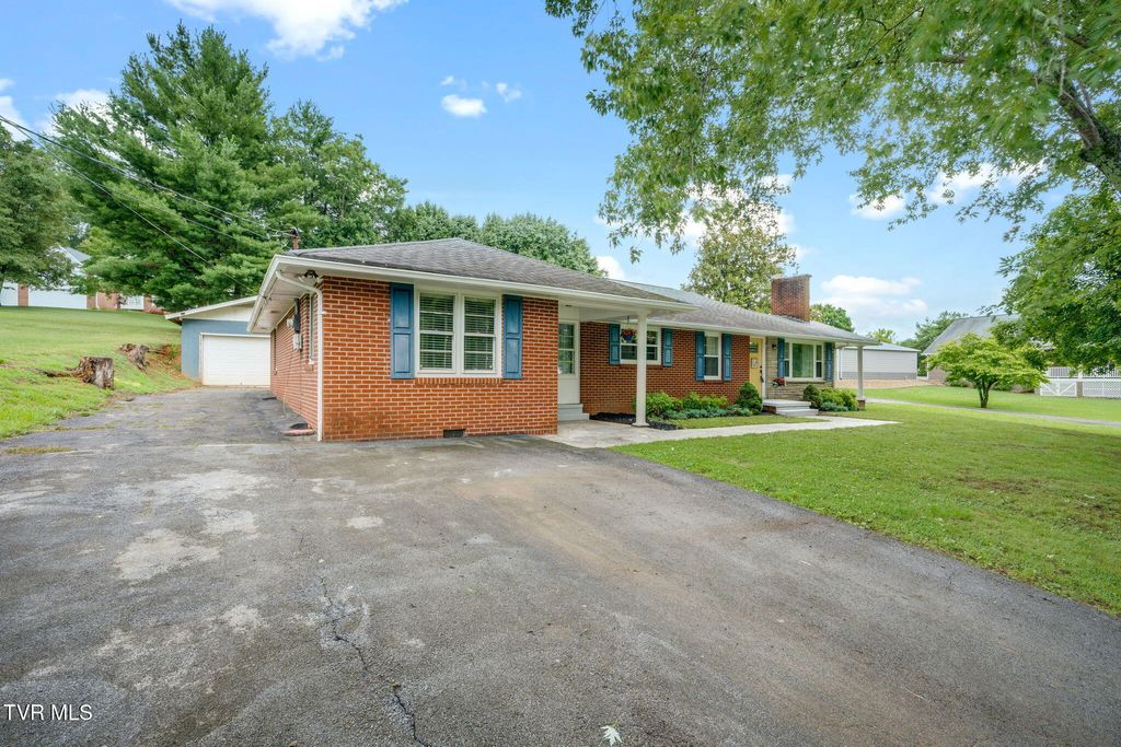 Photo of 329 Lewis Lane, Kingsport, TN 37660 (MLS # 9997331)