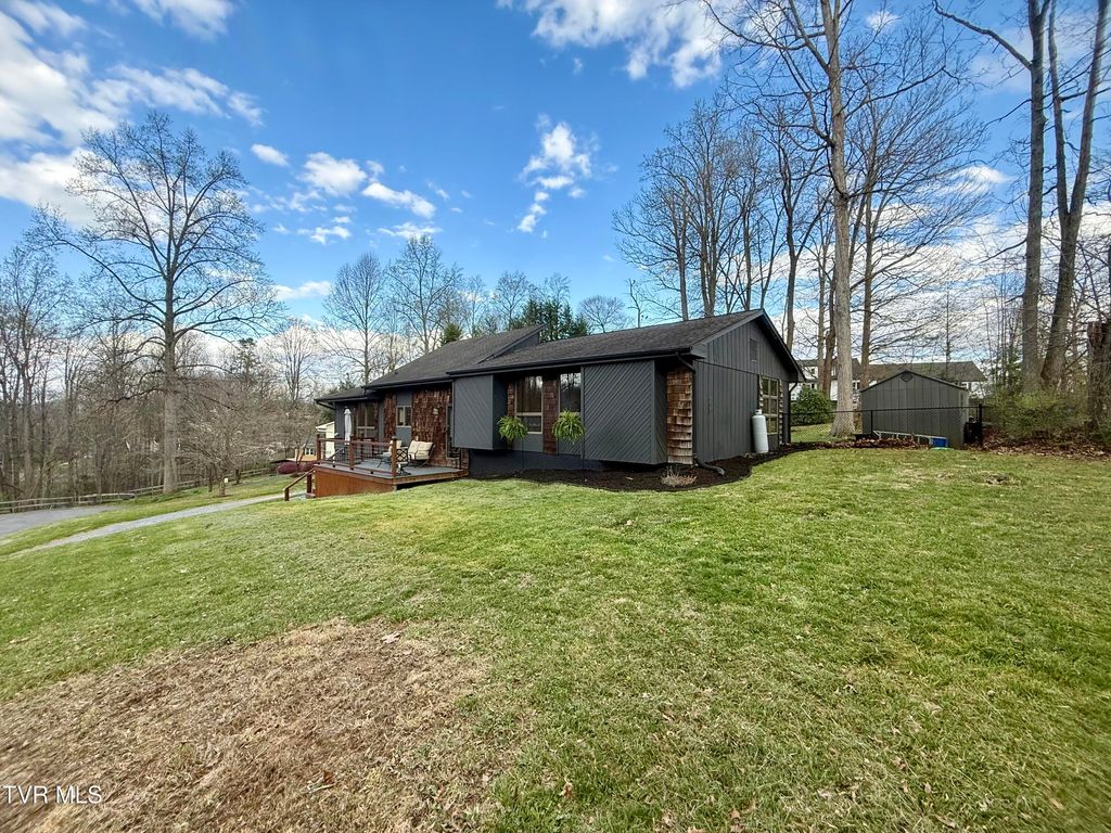 Photo of 106 Revere Circle, Elizabethton, TN 37643 (MLS # 9993258)