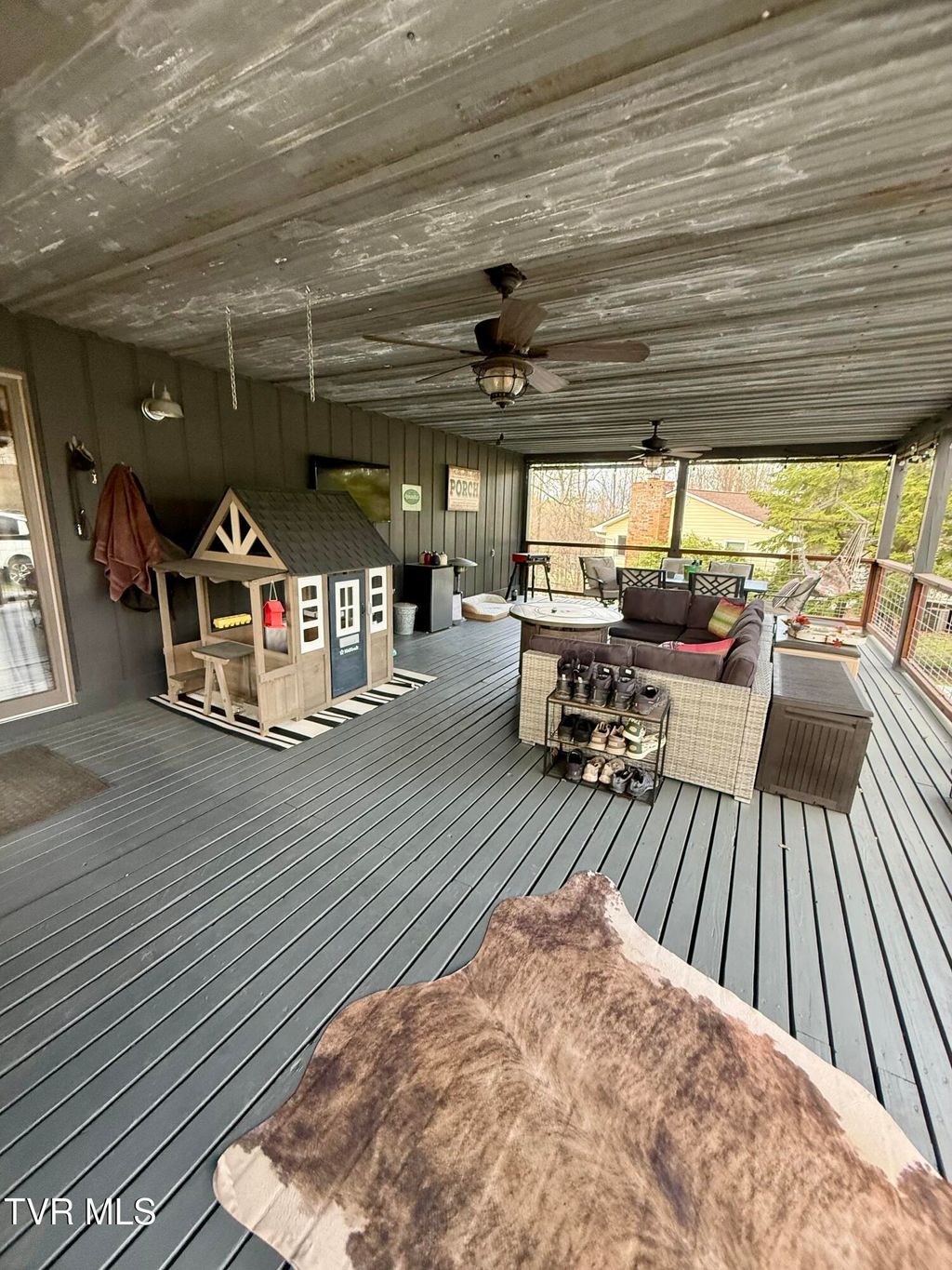 Photo of 106 Revere Circle, Elizabethton, TN 37643 (MLS # 9993258)