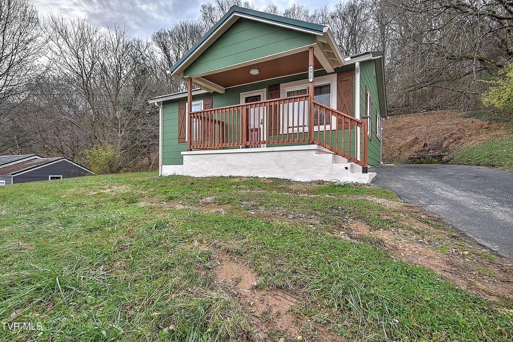Photo of 5917 Mustang Drive, Kingsport, TN 37664 (MLS # 9988737)
