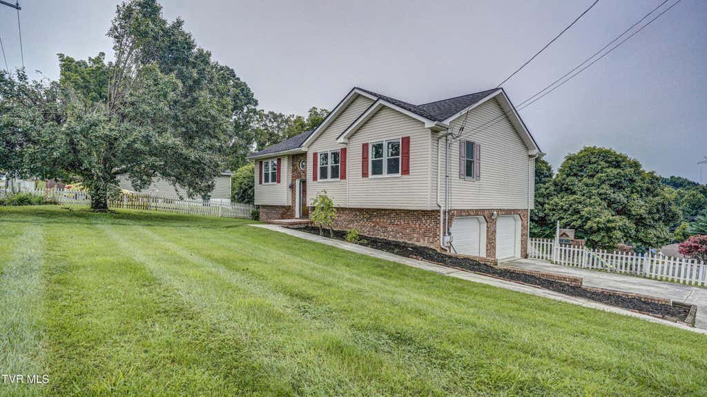 Photo of 105 Winchester Drive, Kingsport, TN 37663 (MLS # 9999503)