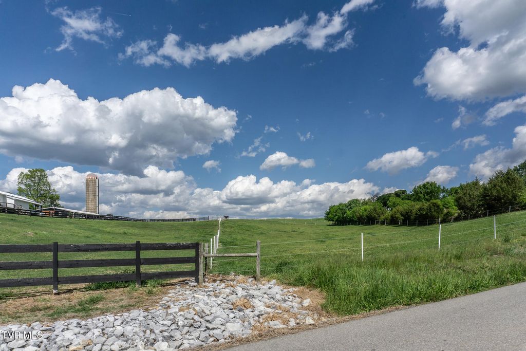 Photo of 2 Bright Hope, Greeneville, TN 37743 (MLS # 9994242)