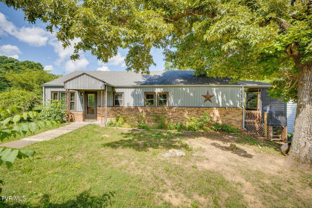 Photo of 309 Fontana Street, Kingsport, TN 37660 (MLS # 9996888)