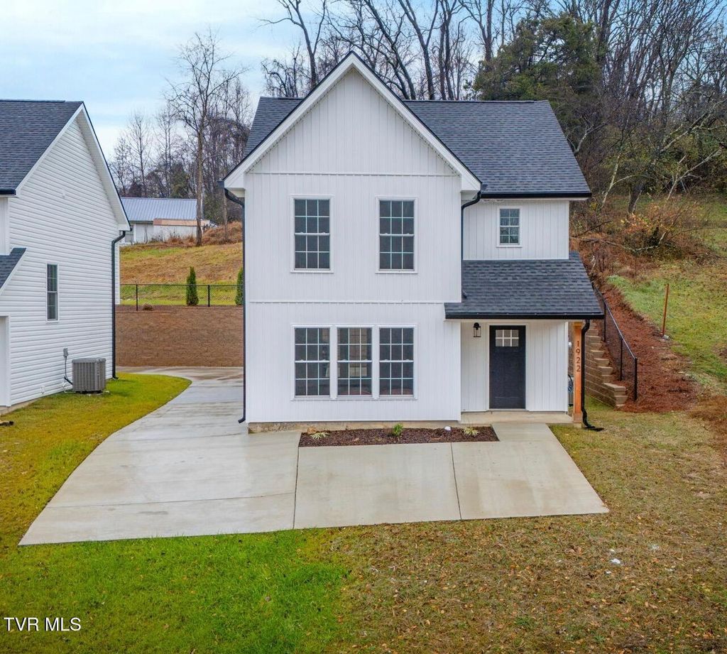 Photo of 1922 Siam Road, Elizabethton, TN 37643 (MLS # 9988934)