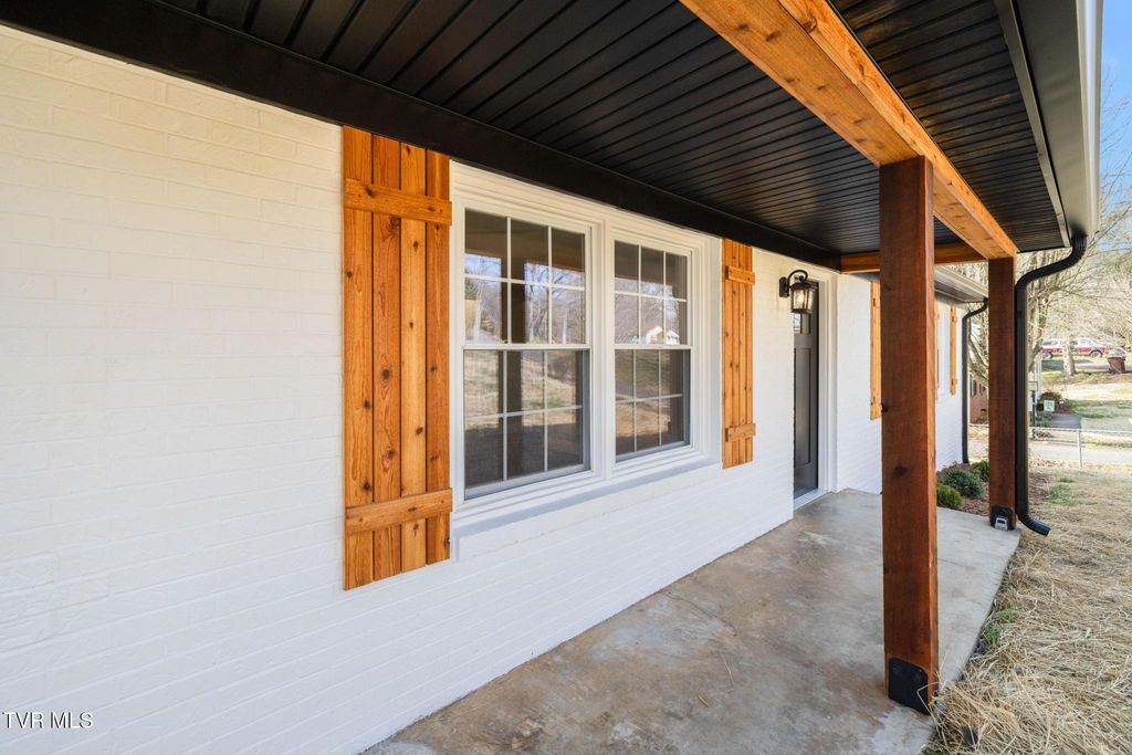 Photo of 137 Meadow Lark Lane, Bluff City, TN 37618 (MLS # 9992034)