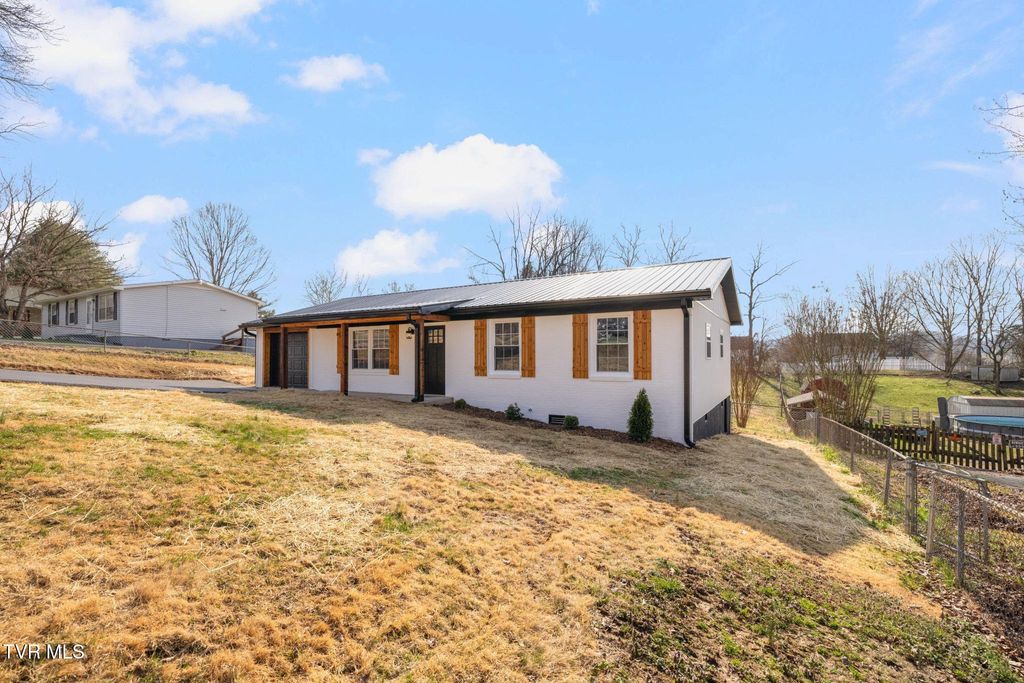 Photo of 137 Meadow Lark Lane, Bluff City, TN 37618 (MLS # 9992034)