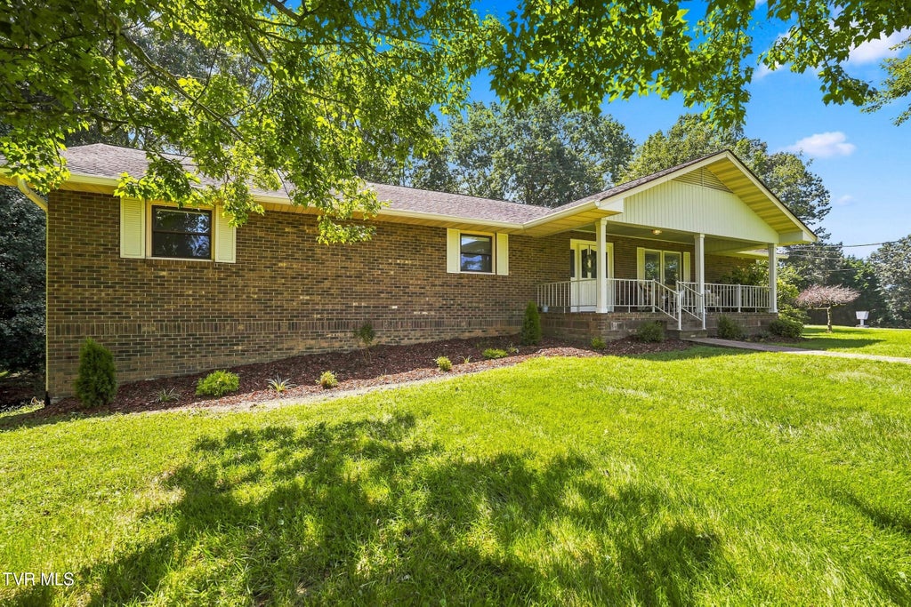 Photo of 400 Overlook Drive, Blountville, TN 37617 (MLS # 10000073)