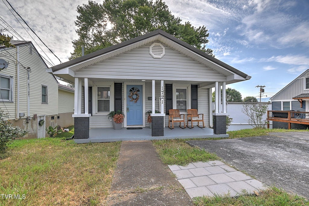 Photo of 1721 Edgemont Avenue, Bristol, TN 37620 (MLS # 10000076)