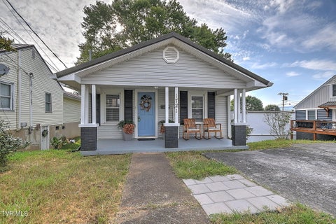 Photo of 1721 Edgemont Avenue, Bristol, TN 37620 (MLS # 10000076)