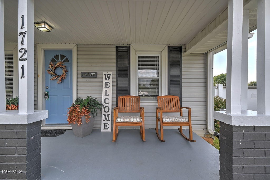 Photo of 1721 Edgemont Avenue, Bristol, TN 37620 (MLS # 10000076)