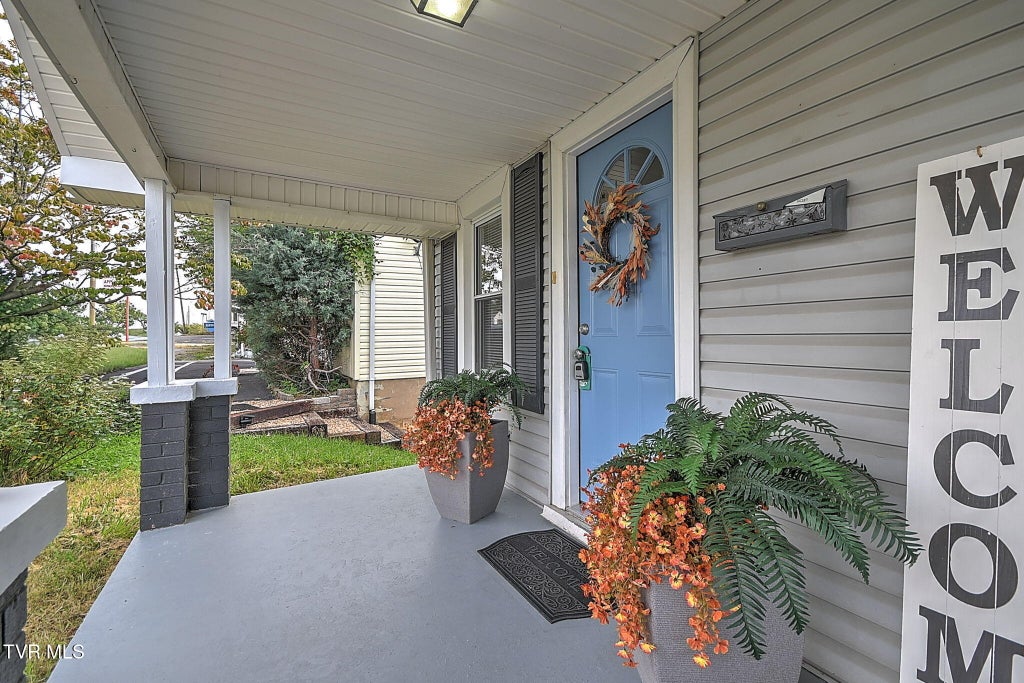 Photo of 1721 Edgemont Avenue, Bristol, TN 37620 (MLS # 10000076)