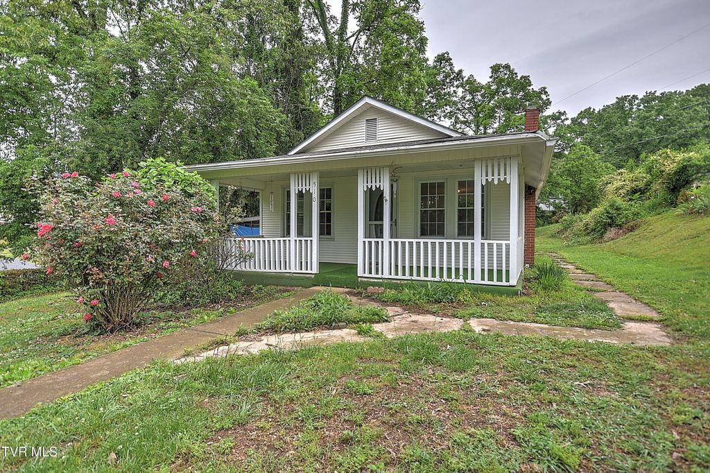 Photo of 510 Cherokee Drive, Mount Carmel, TN 37645 (MLS # 9995146)