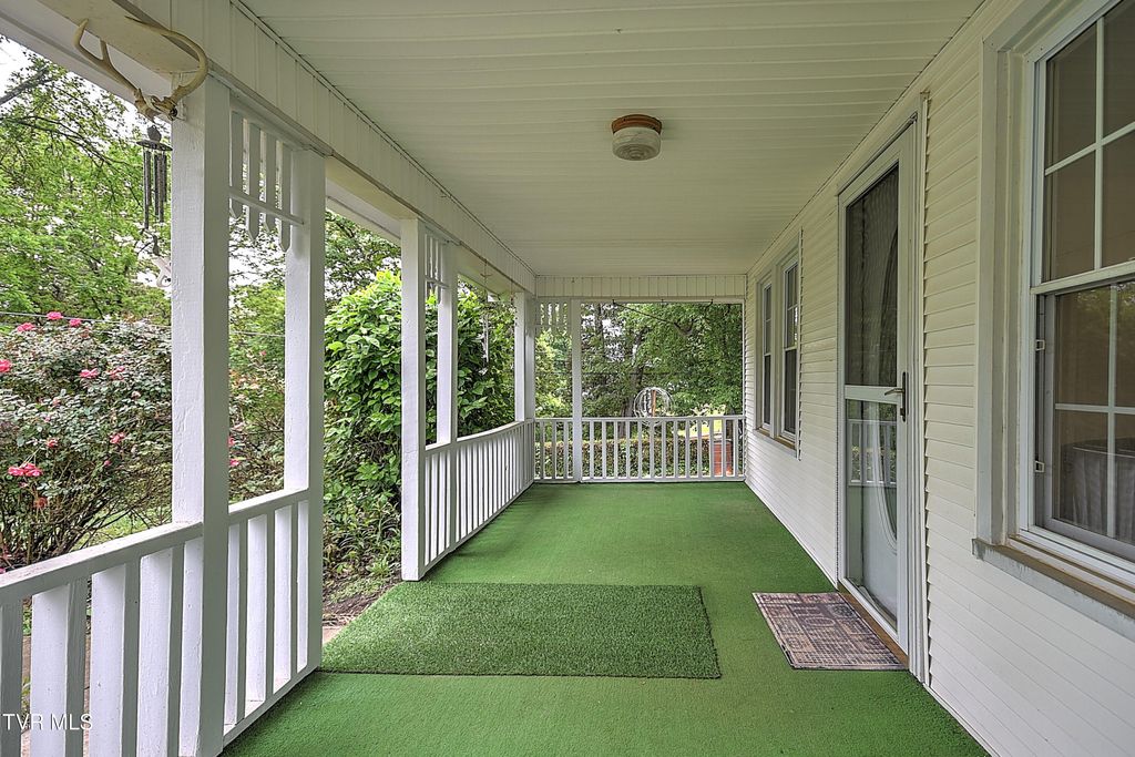 Photo of 510 Cherokee Drive, Mount Carmel, TN 37645 (MLS # 9995146)