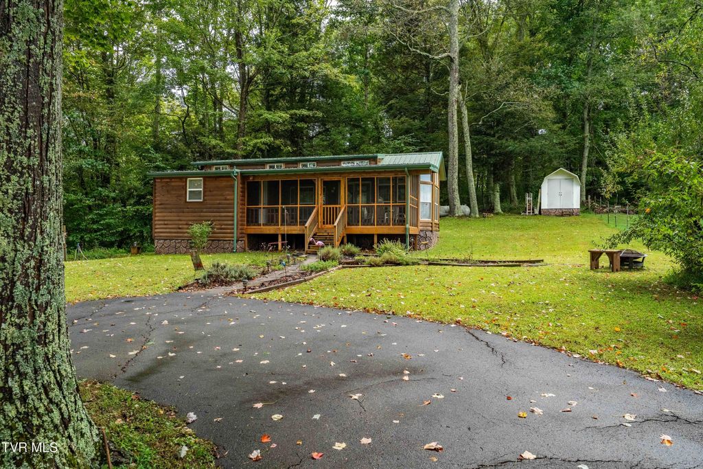 Photo of 421 Deer Creek Crossing, Mountain City, TN 37683 (MLS # 9995451)