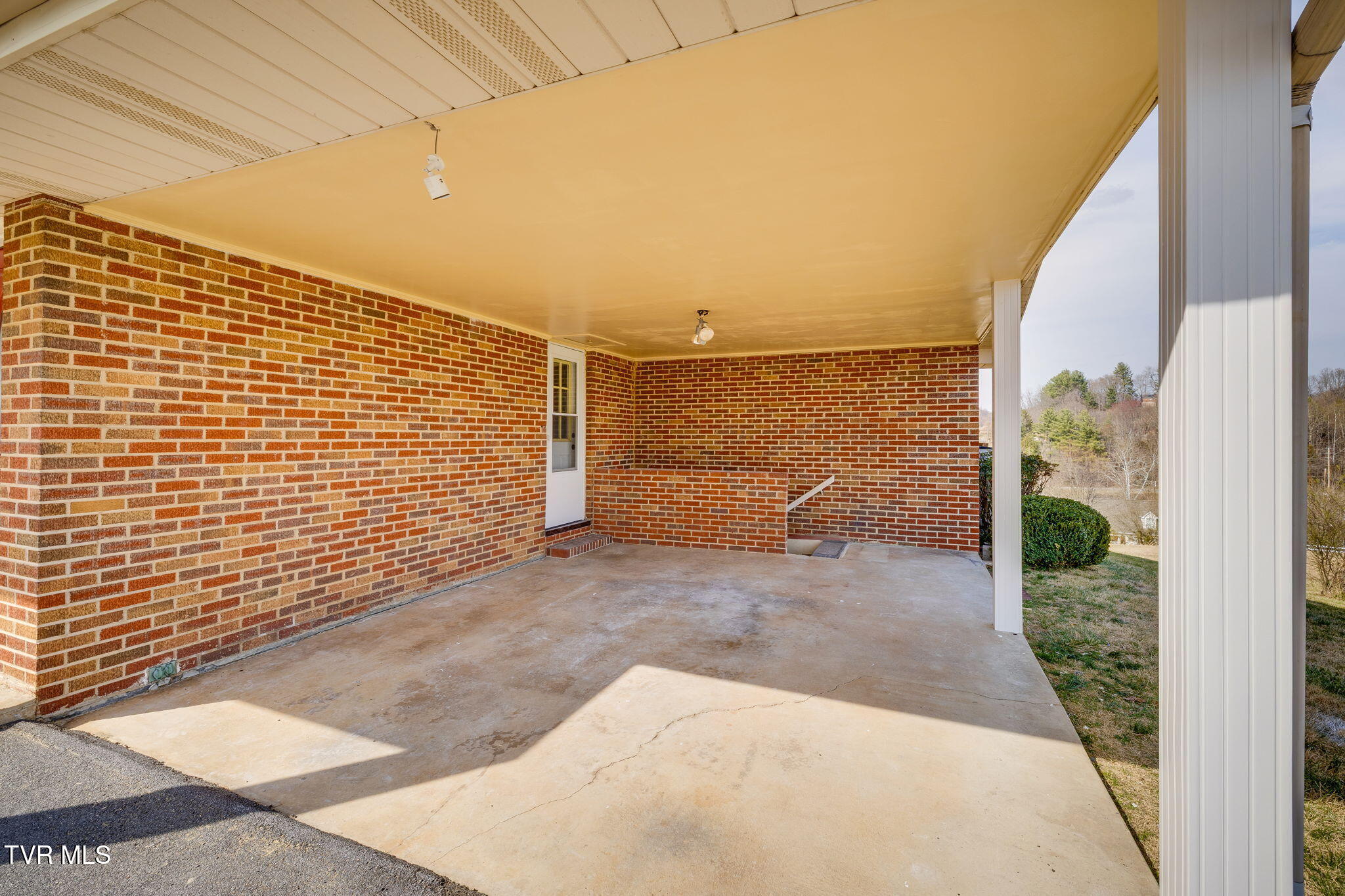 5525 Shawnee Drive, Kingsport, Tennessee image 4