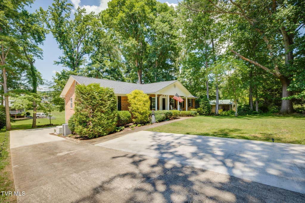 Photo of 255 Woodcrest Drive, Greeneville, TN 37745 (MLS # 9996748)