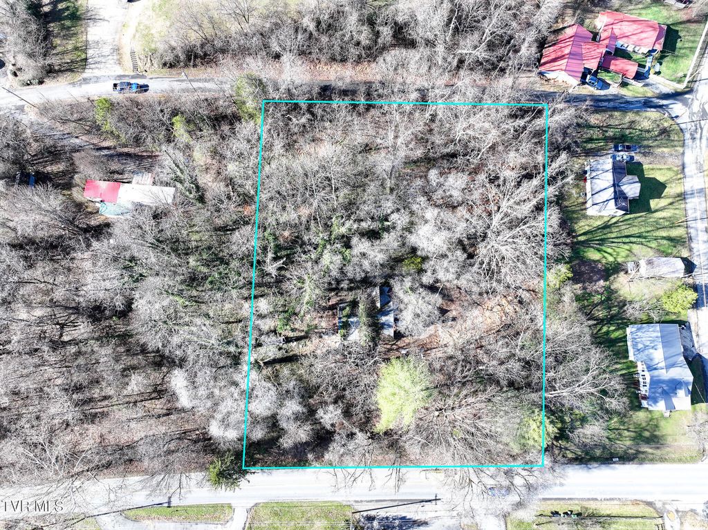 Photo of 1227 Bristol Highway, Elizabethton, TN 37643 (MLS # 9989518)