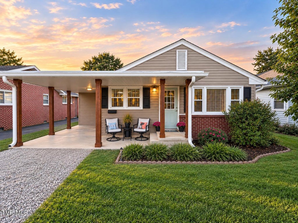 Photo of 1512 Warpath Drive, Kingsport, TN 37664 (MLS # 10002058)