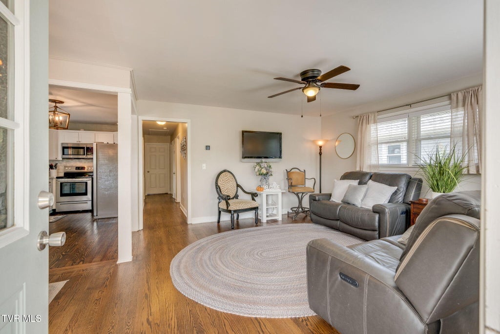 Photo of 1512 Warpath Drive, Kingsport, TN 37664 (MLS # 10002058)