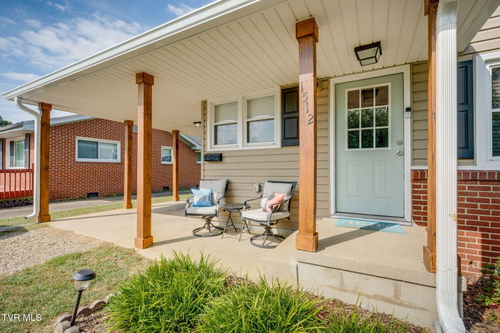 Photo of 1512 Warpath Drive, Kingsport, TN 37664 (MLS # 10002058)