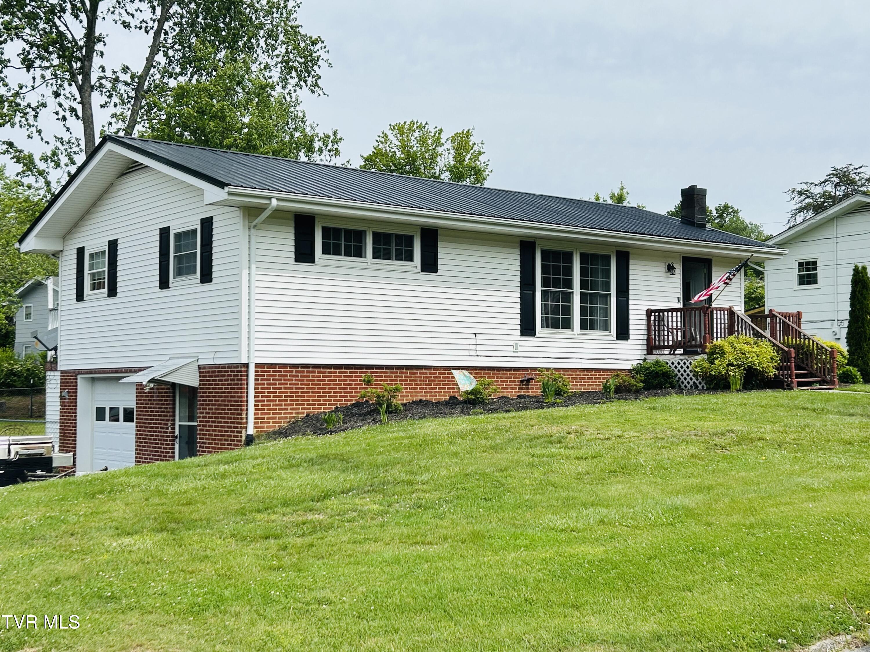 312 Colonial Circle, Greeneville, Tennessee image 2