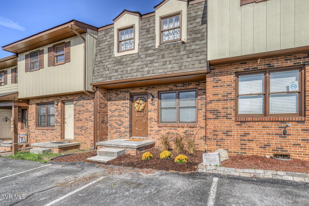 Photo of 124 Oakcrest Circle, Bristol, VA 24201 (MLS # 9995057)