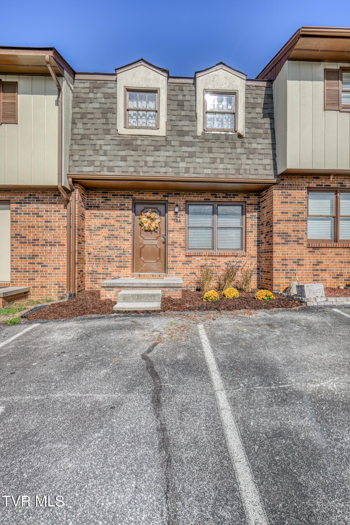 124 Oakcrest Circle