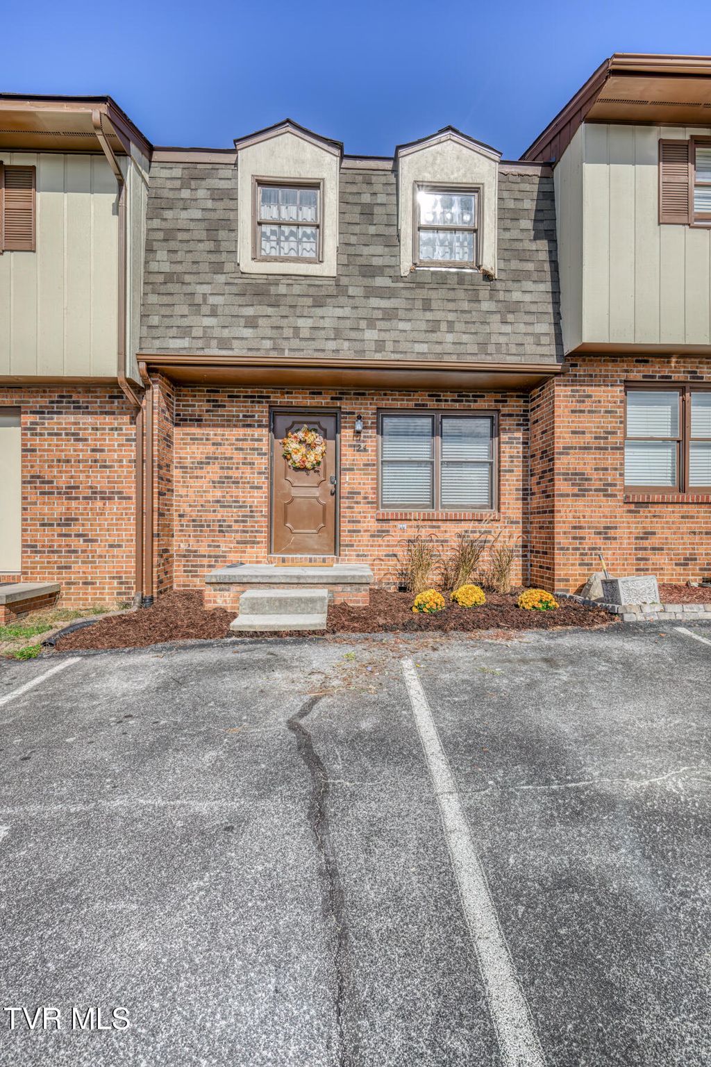 Photo of 124 Oakcrest Circle, Bristol, VA 24201 (MLS # 9995057)