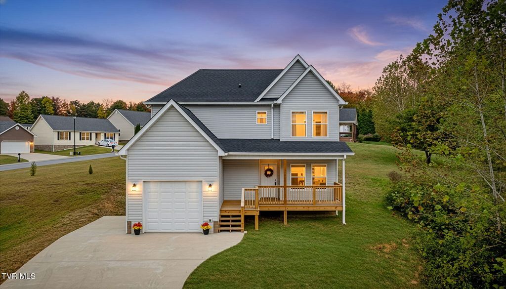 Photo of 215 Brighton Place, Bristol, TN 37620 (MLS # 9987420)