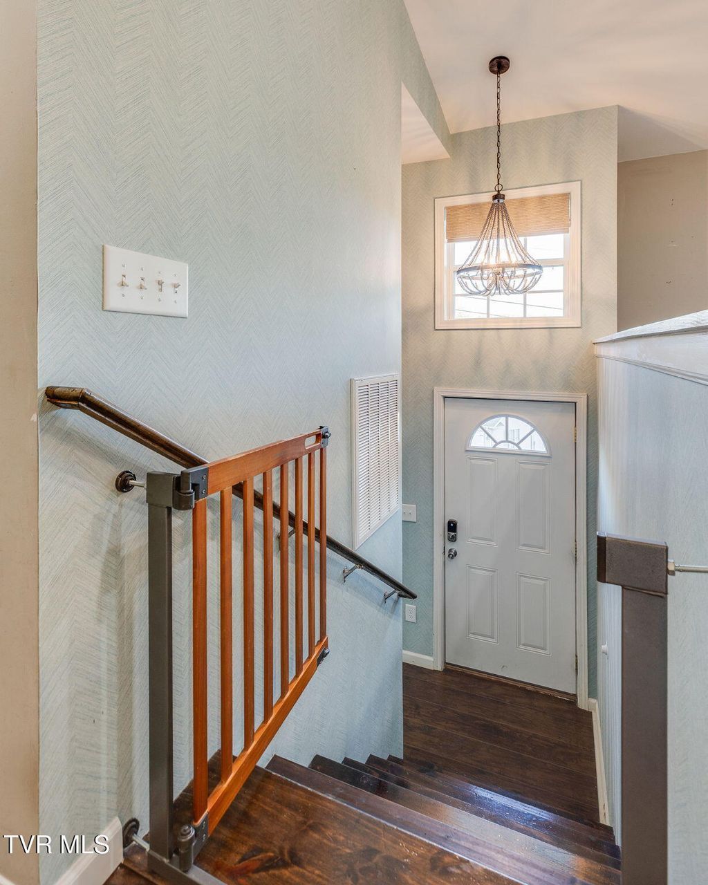 Photo of 2013 Katelyn Drive, Elizabethton, TN 37643 (MLS # 9990084)