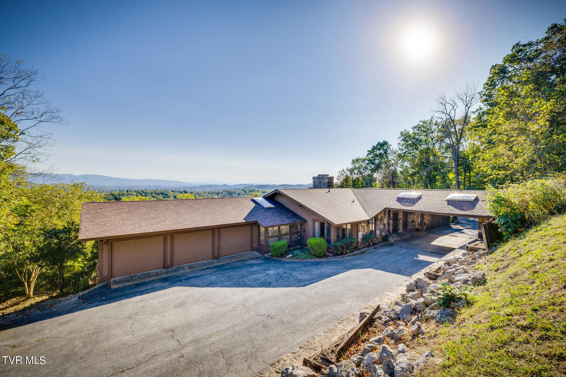 1734 Crockett Ridge Rdg, Bristol, Virginia image 1